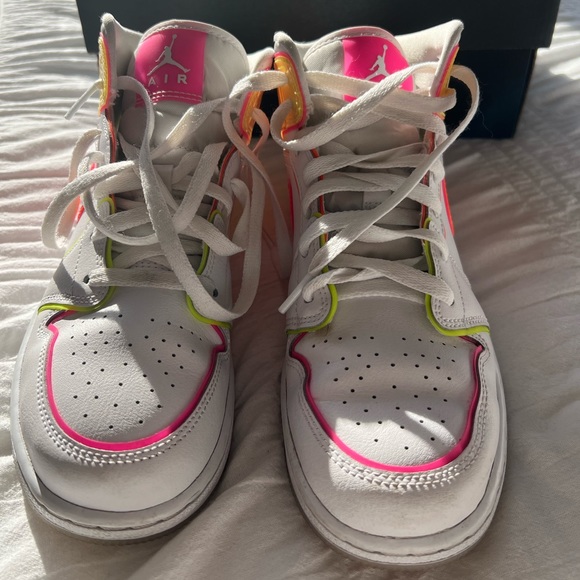 Glow edge, Jordan one mids - Picture 2 of 8